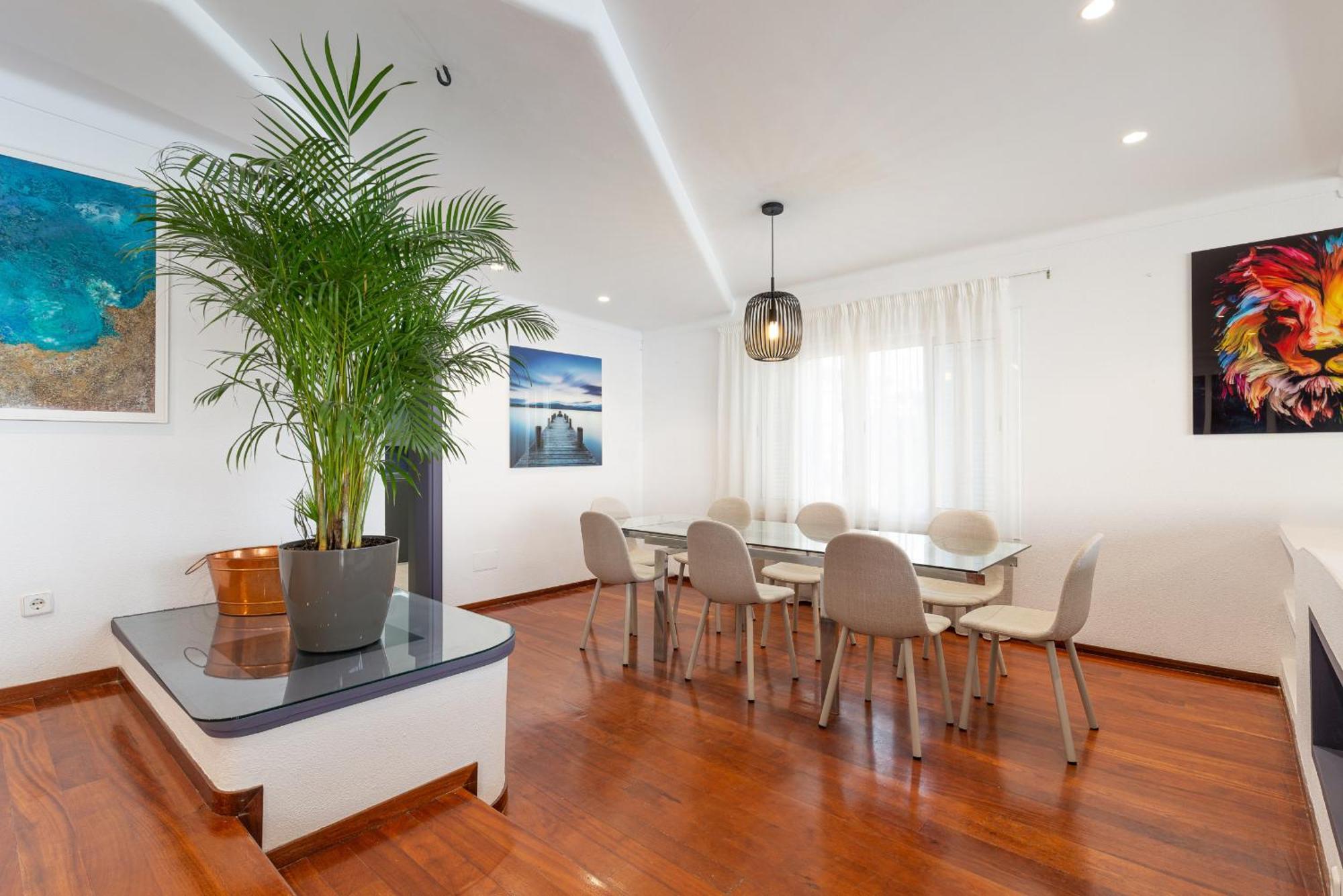 Villa President, Con Piscina Privada Alcanada