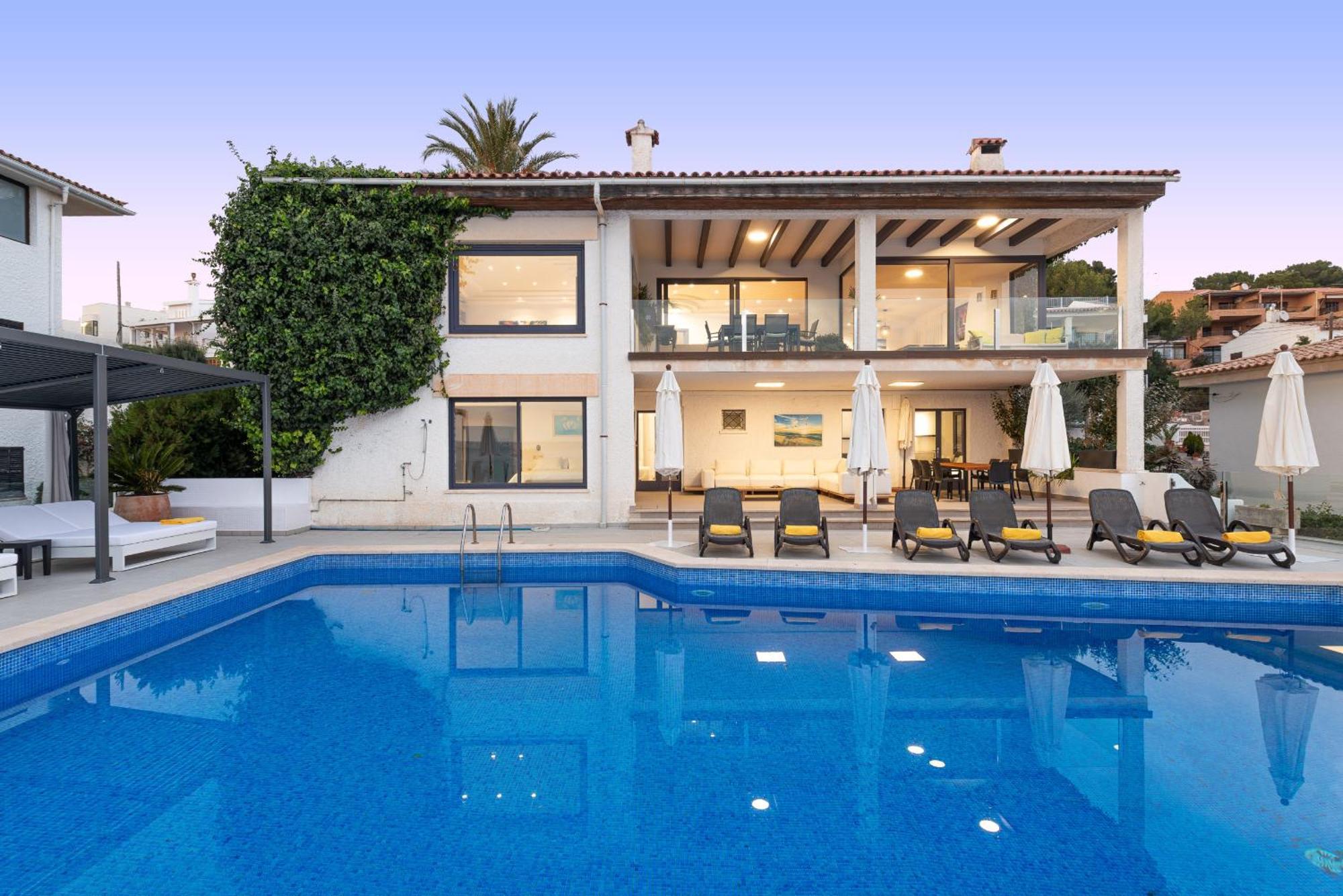 Villa President, Con Piscina Privada Alcanada